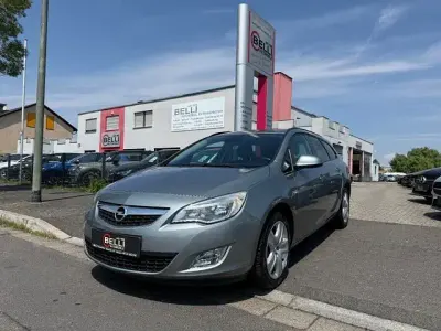 Gebraucht Opel Astra Design Edition 101 PS (74 kW) 2011 Silber Kombi