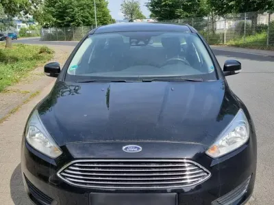 Gebraucht Ford Focus 101 PS (74 kW) 2015 Schwarz Kombi