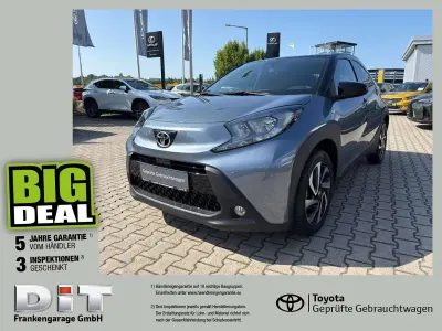 Gebraucht Toyota Aygo X Basis 72 PS (52 kW) 2025 Celestite grey metallic / night sky black SUV