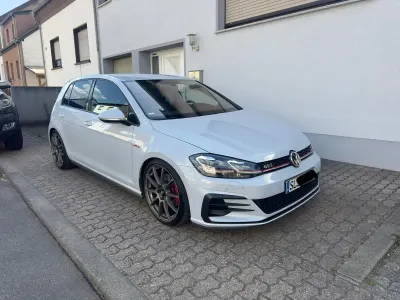 Gebraucht VW Golf VII 230 PS (169 kW) 2018 Weiß Limousine