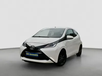 Gebraucht Toyota Aygo X-play 69 PS (50 kW) 2016 Weiß Kleinwagen