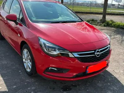 Gebraucht Opel Astra 105 PS (77 kW) 2017 Rot Limousine
