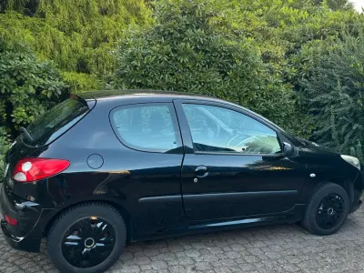 Gebraucht Peugeot 206+ 44 PS (32 kW) 2009 Schwarz Kleinwagen