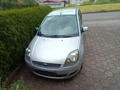 Gebraucht Ford Fiesta 70 PS (51 kW) 2008 Silber Kleinwagen