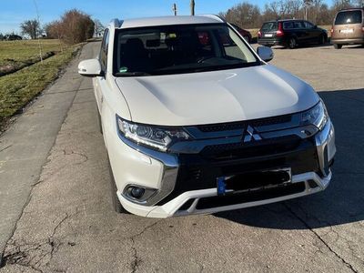 gebraucht Mitsubishi Outlander P-HEV 2.4 MIVEC 4WD Basis...