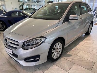 Gebraucht Mercedes B180 Style 122 PS (89 kW) 2015 Silber Van / Kleinbus