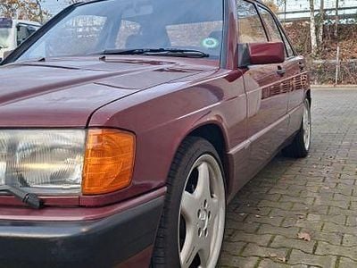 Rot Gebraucht 1992 Mercedes 190 Limousine | 4.500 €