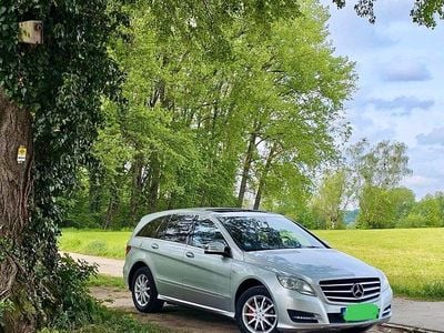 Braun Gebraucht 2012 Mercedes R300 Van / Kleinbus | 10.000 €