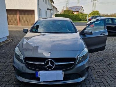 Gebraucht Mercedes A180 Edition 122 PS (89 kW) 2017 Grau Limousine