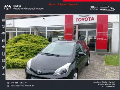 Gebraucht Toyota Yaris Hybrid Life 101 PS (74 kW) 2013 Mysticschwarz mica Kleinwagen