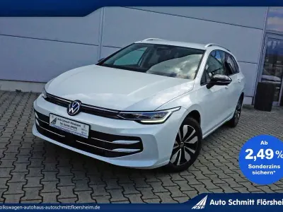 Gebraucht VW Golf VIII Goal 150 PS (110 kW) 2025 Oryxweiß perlmutteffekt Kombi
