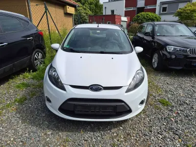 Gebraucht Ford Fiesta 54 PS (39 kW) 2012 Weiß Limousine