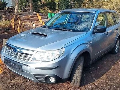 Gebraucht Subaru Forester Active 147 PS (108 kW) 2012 Silber SUV