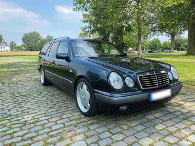 Gebraucht Mercedes E420 Elegance 279 PS (205 kW) 1997 Schwarz Kombi