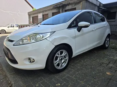 Gebraucht Ford Fiesta Titanium 97 PS (71 kW) 2009 Weiß Limousine