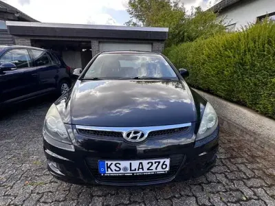 Gebraucht Hyundai i30 109 PS (80 kW) 2010 Schwarz Limousine