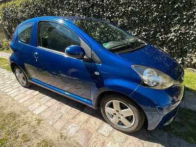 Second-hand Toyota Aygo Edition 68 CP (50 kW) 2007 Albastru Hatchback