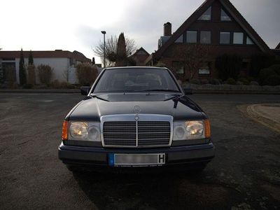 Gebraucht Mercedes E230 132 PS (97 kW) 1991 Blau Limousine