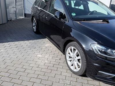 Gebraucht VW Golf VII Highline 150 PS (110 kW) 2020 Schwarz Kombi