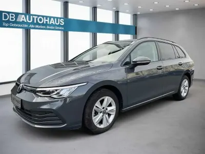Käytetty VW Golf VIII Life 116 HP (85 kW) 2023 Harmaa Farmari