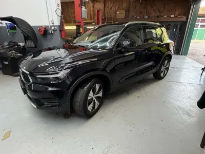 Gebraucht Volvo XC40 Momentum 163 PS (119 kW) 2019 Schwarz SUV