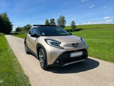 Gebraucht Toyota Aygo Team 72 PS (52 kW) 2024 Beige Kleinwagen
