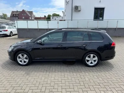 Gebraucht VW Golf VII Comfortline 110 PS (80 kW) 2016 Schwarz Kombi