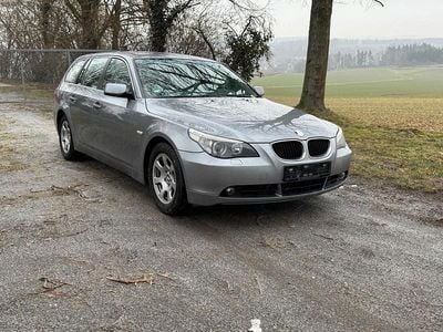 Grau Gebraucht 2004 BMW 530 Kombi | 2.499 € (Superpreis)