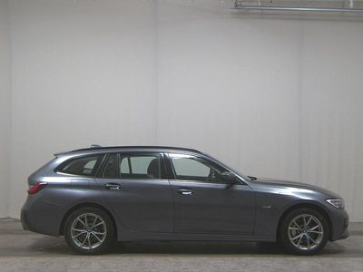 Gebraucht BMW 330e Sport Line 252 PS (185 kW) 2021 Grau Kombi