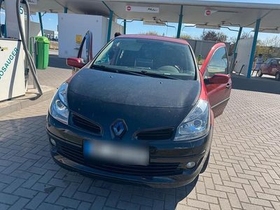 Gebraucht Renault Clio III 125 PS (91 kW) 2007 Rot Kleinwagen