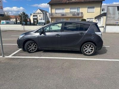 Gebraucht Toyota Verso Travel 126 PS (92 kW) 2012 Braun Van / Kleinbus