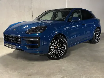 Gebraucht Porsche Cayenne E-Hybrid Coupe Black Edition 470 PS (345 kW) 2026 Montegoblaumetallic SUV
