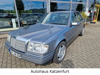 Gebraucht Mercedes E230 132 PS (97 kW) 1992 Grau Limousine