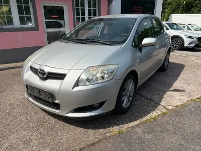 Gebraucht Toyota Auris Team 124 PS (91 kW) 2009 Silber Kleinwagen