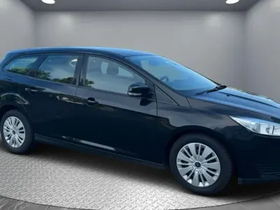 Gebraucht Ford Focus Trend 125 PS (91 kW) 2015 Schwarz Kombi