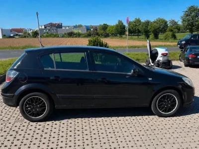 Gebraucht Opel Astra Cosmo 105 PS (77 kW) 2007 Schwarz Limousine