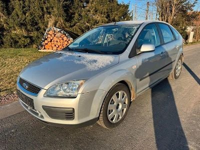Grau Gebraucht 2006 Ford Focus Fun X Limousine | 1.200 € (Superpreis)