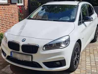 Gebraucht BMW 218 Active Tourer Sport Line 150 PS (110 kW) 2015 Weiß Van / Kleinbus