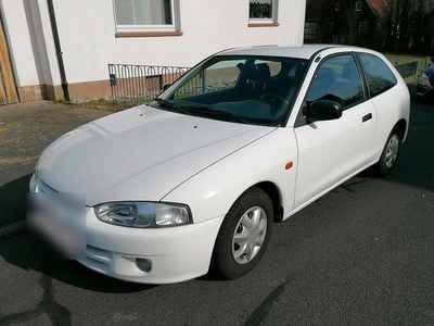 Usata Mitsubishi Colt 75 CV (55 kW) 1998 Bianco Utilitaria
