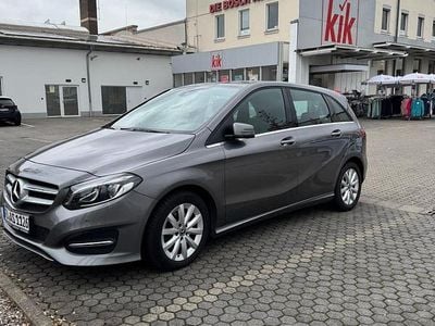 Grau Gebraucht 2017 Mercedes 220 Limousine | 16.000 € (Superpreis)