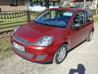 Usata Ford Fiesta 70 CV (51 kW) 2006 Rosso Utilitaria