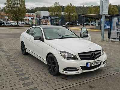 Gebraucht Mercedes C180 156 PS (114 kW) 2012 Weiß Coupé