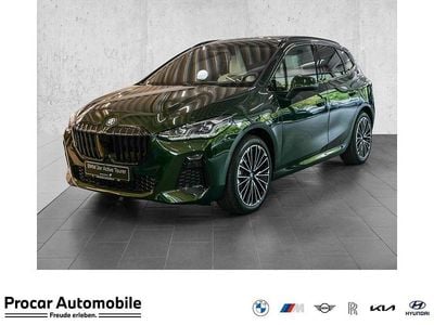 Neu BMW 225 M Sport 136 PS (100 kW) 2025 Grün Van / Kleinbus