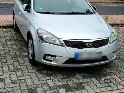 Gebraucht Kia Ceed 90 PS (66 kW) 2012 Silber Kleinwagen