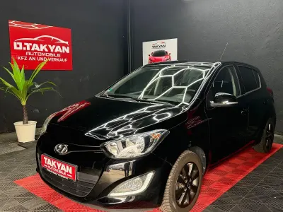 Gebraucht Hyundai i20 Edition 86 PS (63 kW) 2014 Schwarz Kleinwagen