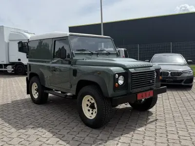 Gebraucht Land Rover Defender 122 PS (89 kW) 2010 Grün SUV