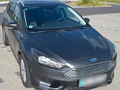 Gebraucht Ford Focus Titanium 120 PS (88 kW) 2017 Grau Kombi