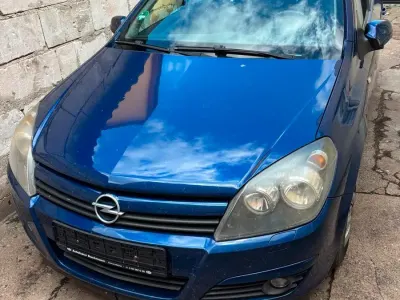 Gebraucht Opel Astra 105 PS (77 kW) 2005 Blau Limousine