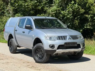 Gebraucht Mitsubishi L200 Invite 136 PS (100 kW) 2013 Silber Pickup
