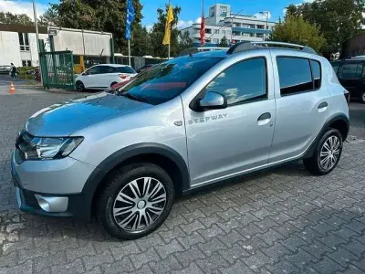 Gebraucht Dacia Sandero Prestige 90 PS (66 kW) 2013 Grau Kleinwagen